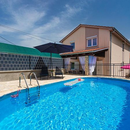 Apartment With A Private Swimming Pool, Garden & Bbq Gostinjac Экстерьер фото