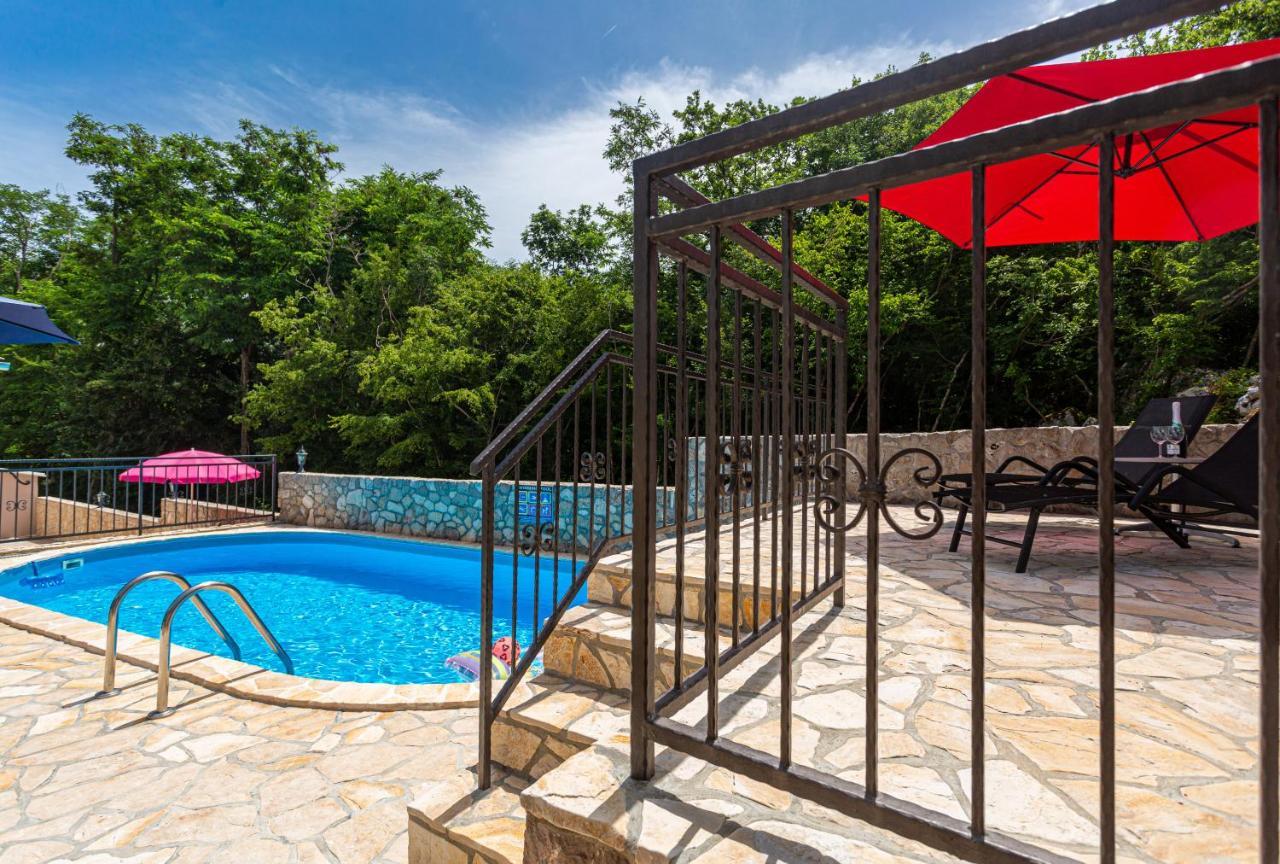 Apartment With A Private Swimming Pool, Garden & Bbq Gostinjac Экстерьер фото